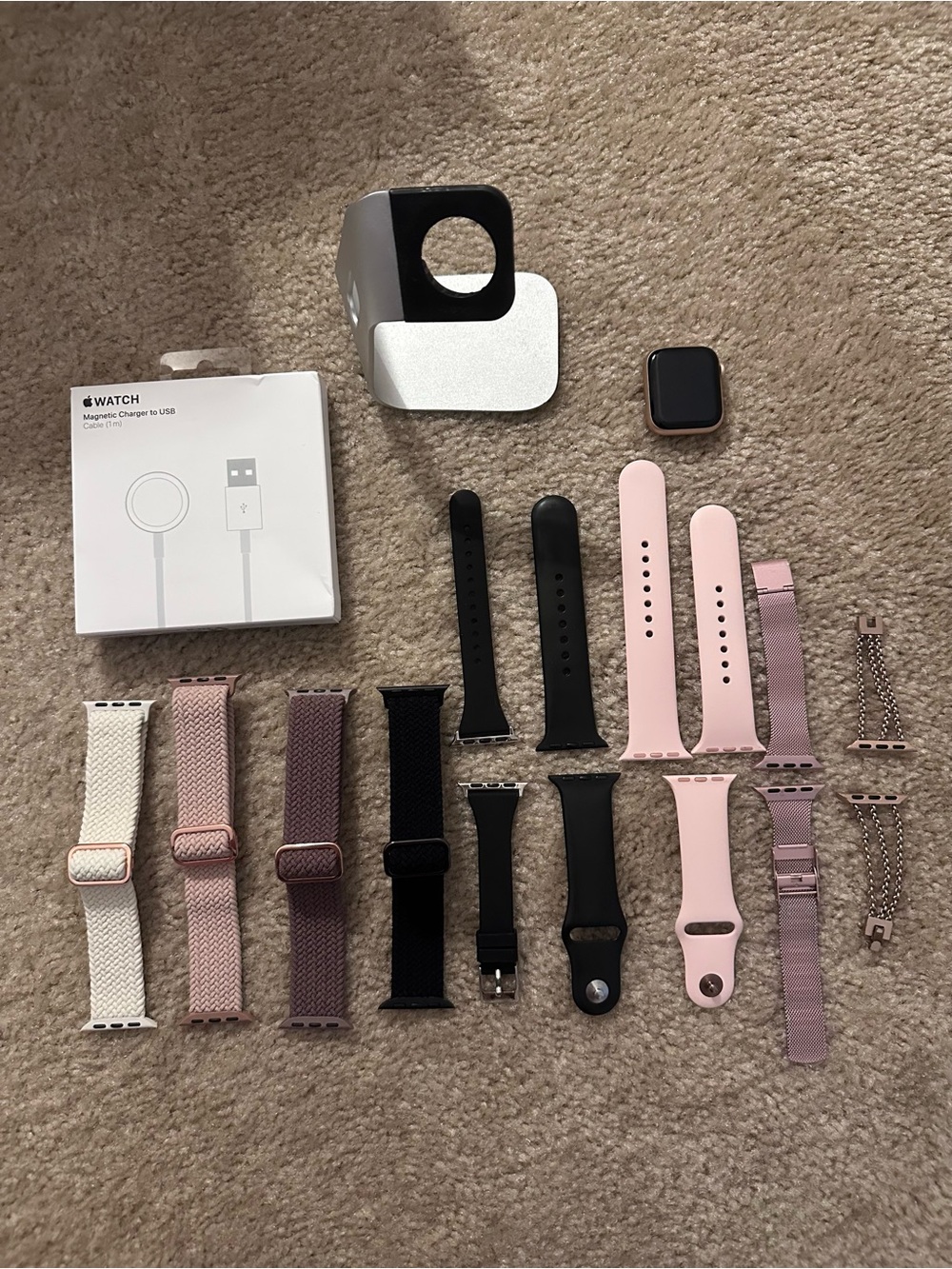 Apple Smartwatch 40 mm Series 4 Bundle with Charger, Stand and Assorted Bands
